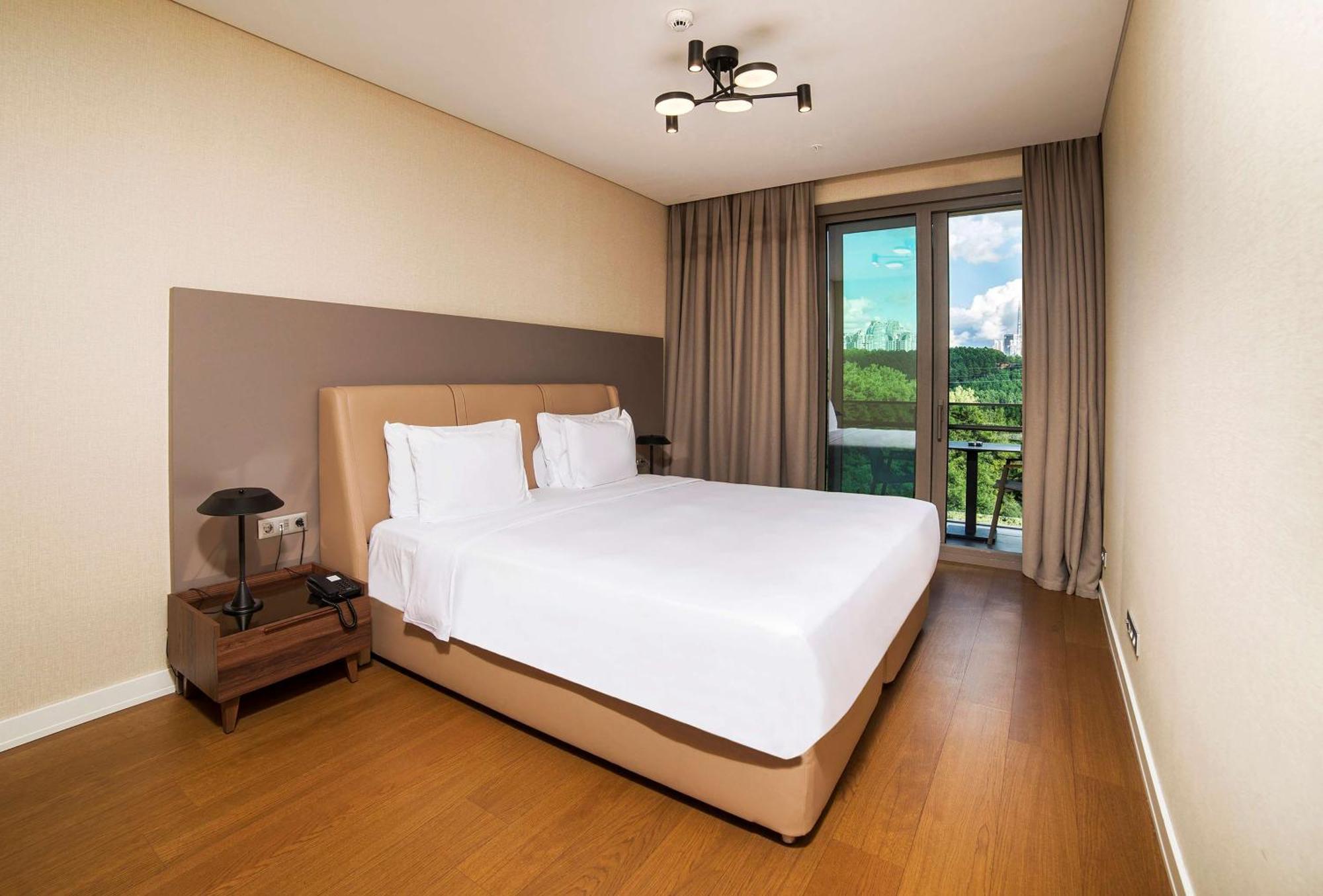 Radisson Residences Vadistanbul Готель 4*