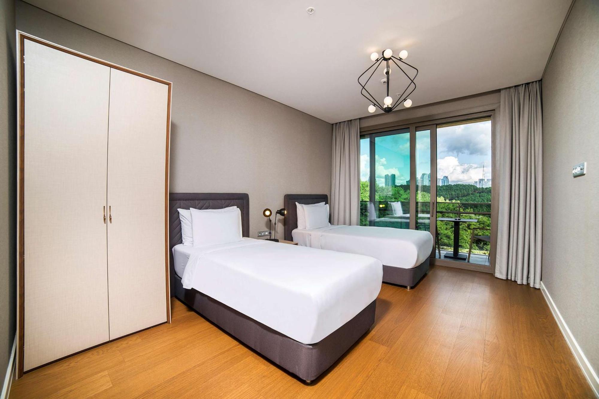Radisson Residences Vadistanbul Готель 4*